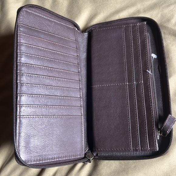 Chevron Pattern wallet NWOT - Picture 3 of 4